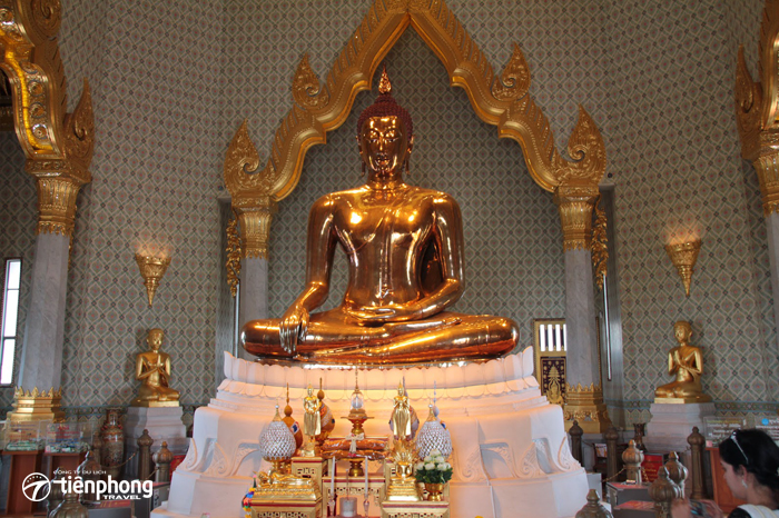 Pho tượng Phật bằng vàng nguyên khối tại chùa Wat Traimit